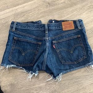 Levi’s 501 cutoff wedgie shorts